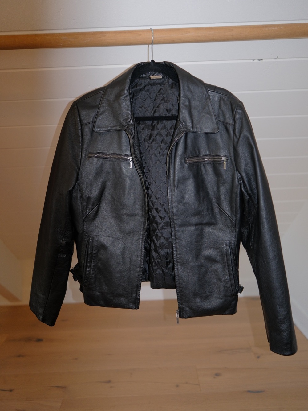 Vintage Black Leather Jacket - Size Medium